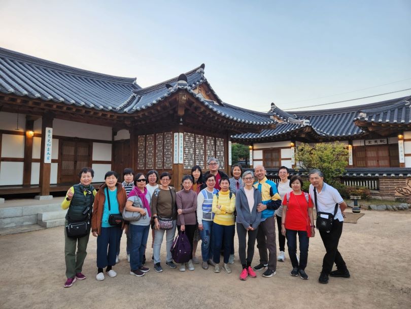 Group Tours for Seniors: Travel Together, Laugh Louder